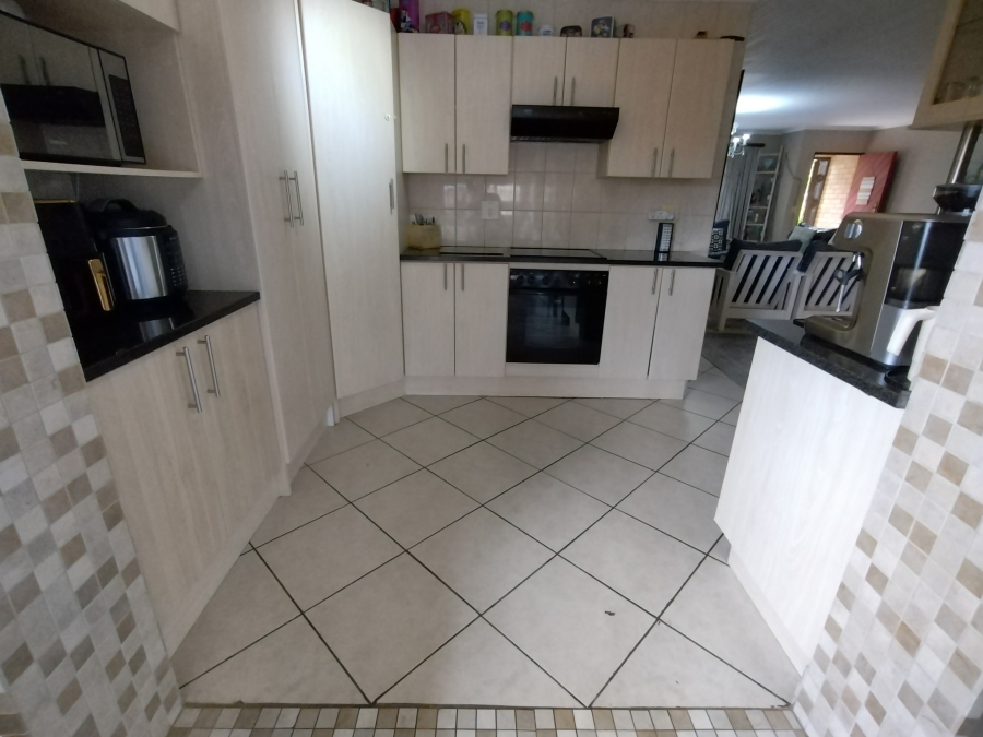 4 Bedroom Property for Sale in Noorsekloof Eastern Cape